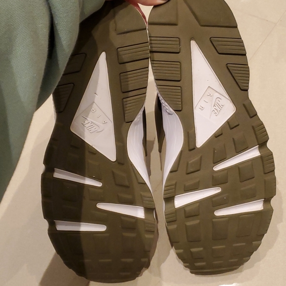 Nike Air Huarache ‘Khaki’. - Picture 9 of 16